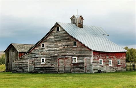 Pin By Pam Gebauer On Barns Barns Sheds Old Barns Rustic Barn