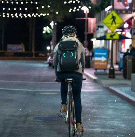 SEIL Bag With LED Display Keeps Cyclists Visible Cool Wearable