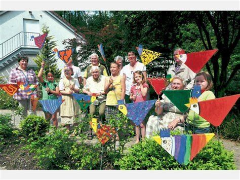 Bunte schweine für den garten. Bunte Hühner für den Garten | Hühner, Basteln, Bunt