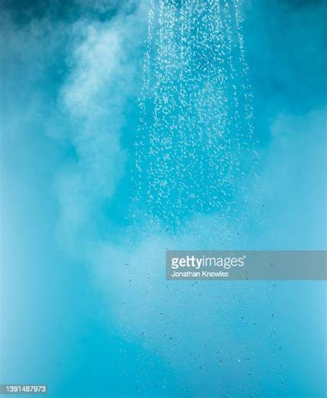Steamy Hot Shower Fotografías E Imágenes De Stock Getty Images