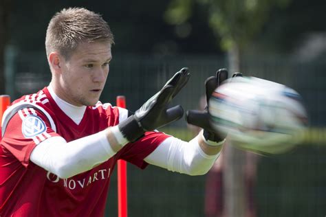 An amazing goalkeeper saves show from the czech goalkeeper tomas vaclik during the season 2019/2020 for sevilla fc in la liga. Tomas Vaclik und der grosse Yann-Sommer-Vergleichs-Contest ...