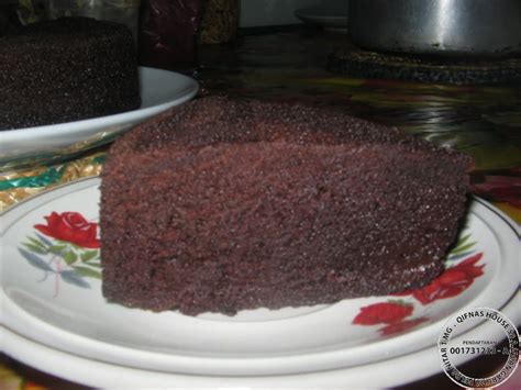 Campurkan coklat masakan dan thickened cream dalam satu bekas. Kek Coklat Moist Kukus | CERITA ORANG MERSING..