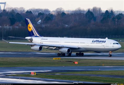 D Aigw Lufthansa Airbus A340 300 At Düsseldorf Photo Id 262706