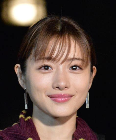 May 29, 2021 · 石原さとみと綾野剛がダブル主演を務める火曜ドラマ『恋はdeepに』（日本テレビ系）の視聴率が停滞している。初回こそ10.5%（ビデオリサーチ調べ、関東地区／以下同）と2ケタ発進だったものの、第2話は8.9％で早くも1ケタ台に転落。 石原さとみは"公表"、筧美和子は仕方なく"降板"…コロナ ...