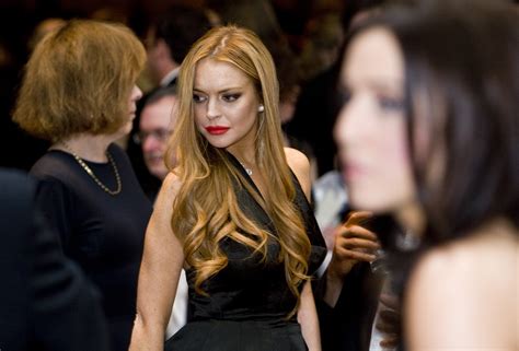 Lindsay Lohan Wore An Elegant Black Dress To The White House See All The Stars At The White