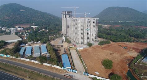 Developments took place in the late of 1980s and the site that was selected for development was formerly occupied by an abattoir. Works Progress | Mid valley City