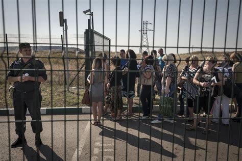 Shellshocked Ukrainians Flee To New Lives In Russia The New York Times