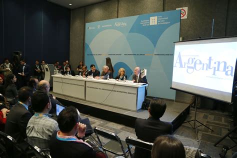 La reforma universitaria constituye uno de los movimientos de transformación universitaria más relevantes en la historia de las instituciones educativas superiores. Debaten en FIL sobre autonomía universitaria | Universidad ...