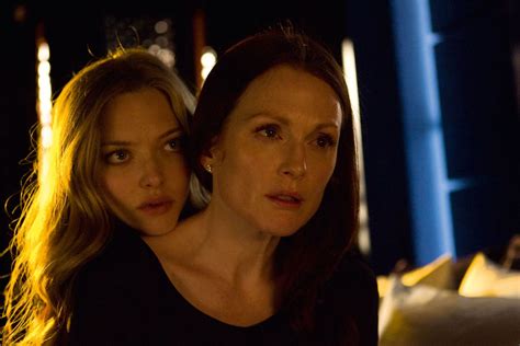 Amanda Seyfried And Julianne Moore In Chloe 2009 A Remake Of The