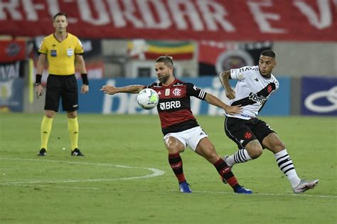 Yuri alberto (i), aos 18min e 40min do 1ºt, taison (i), aos 9min e yuri alberto, aos. Flamengo bate Vasco, festeja empate do Inter e fica a ...