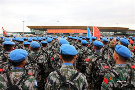中国第18批赴黎巴嫩维和部队第一梯队200人出征 中国军网