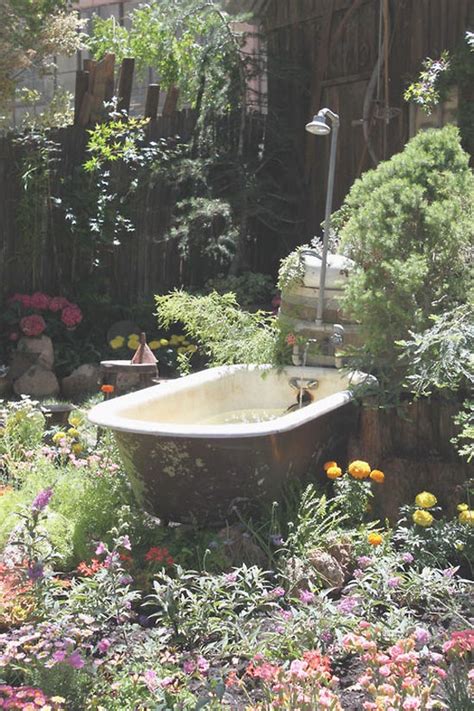 Bathtub gardens (wedding flowers pemberton). Would You Like a Garden Bathtub? | Rated People Blog