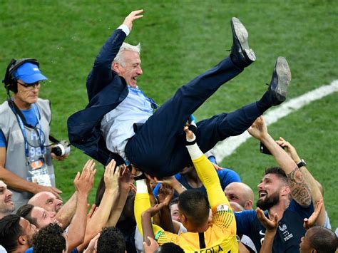 Дешам дидье / didier deschamps. Dritter nach Zagallo und Beckenbauer: Deschamps ...