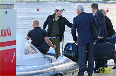 Ashton Kutcher Disembarks After Shirtless Yacht Trip Photo 2888529 Ashton Kutcher Shirtless
