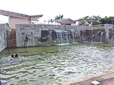 Bisa dibilang kolam renang tmc (tirta mulya cimaung) waterpark ini punya tempat yang luas. I am Mohamad Soleh: Kolam Renang Awam Putrajaya