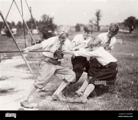 Vintage Tug Of War Hi Res Stock Photography And Images Alamy