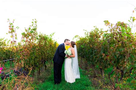 Saltwater Farm Vineyard Stonington Ct Wedding Morgan Mike