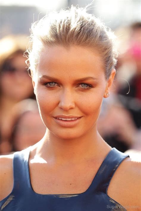 Lara Bingle Attractive Eyes Super Wags Hottest Wives And Girlfriends Of High Profile Sportsmen
