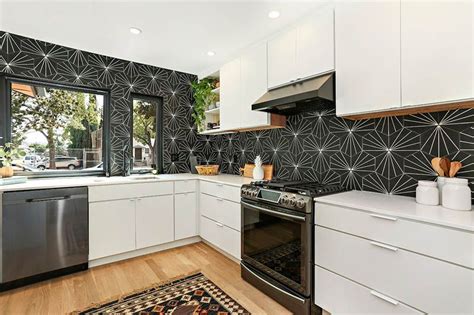 Hexagon tiles on the walls and backsplashes are very popular: Midcentury modern in perfect black and white kitchen ...