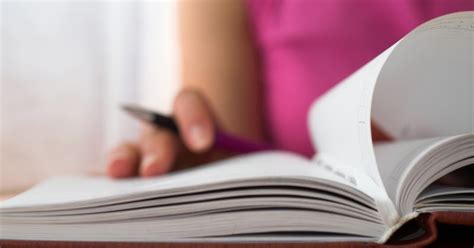 Contoh teks ulasan singkat pendek lengkap baik benar tentang berita novel buku film novel lagu cerita apa yang telah kita lalui bersama.sangat luar biasa. √Jenis-Jenis Teks Ulasan Berdasarkan Isi | Bahasa Indonesia Kelas 8 Semester 2 Revisi