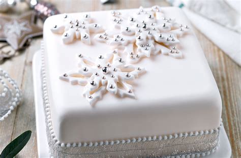 8,440+ customizable design templates for 'christmas cake'. Snowflake Christmas Cake | Dessert Recipes | GoodtoKnow