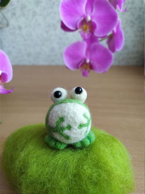 Felted Frog Needle Felted Bullfrog Green Felt Frog Green Frog In 2020