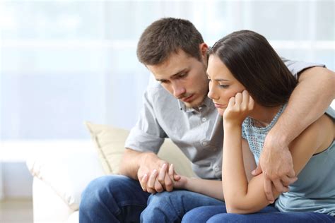 Sad Couple Comforting Each Other At Home Skilsmisseraad