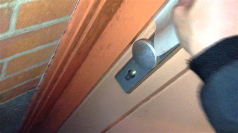 Sonst könnte plötzlich ein einbrecher in der wohnung stehen. Haustür öffnen (Doppelfalz) - YouTube