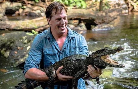 Fj vonk, nr casewell, cv henkel, am heimberg, hj jansen,. Tv-bioloog Freek Vonk in Suriname gebeten door kaaiman ...