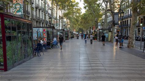 La Afluencia A Los Ejes Comerciales Del Centro De Barcelona Sigue Un 40