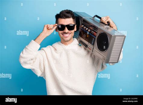 Young Man Boombox On Shoulder Hi Res Stock Photography And Images Alamy