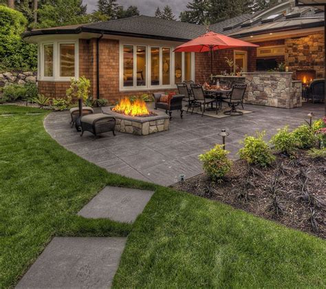 Stunning Outdoor Living Spaces With Firepit 0170 Large Backyard