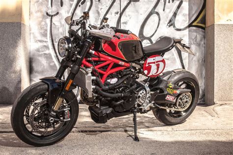 The s suffix means it comes standard with a performance package, which increases its power to 145 horsepower and 124 nm of torque. Ducati Monster 1200 R Custom by XTR Pepo - BikeBound