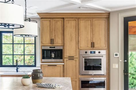 We are considering kitchen paint colors with maple cabinets plywood with traditional banding. 10 Kitchen Paint Colors That Work With Oak Cabinets