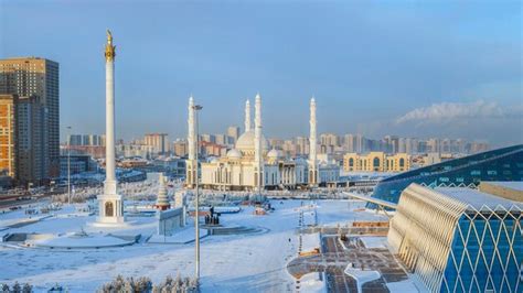 누르술탄 아스타나 카자흐스탄 카자흐스탄 누르술탄에 있는 하즈라트 술탄 모스크 중앙아시아에서 가장 큰 모스크입니다