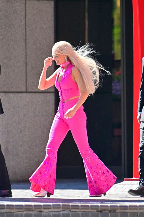 A Closer Look At Margot Robbies Hot Pink ‘barbie Costume