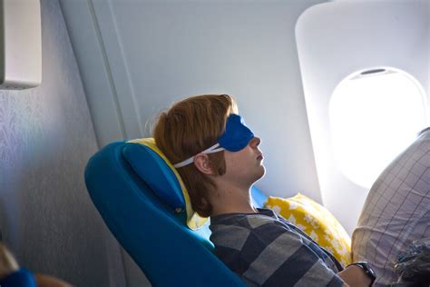 9 trucos para aquellos que no pueden quedarse dormidos en un avión