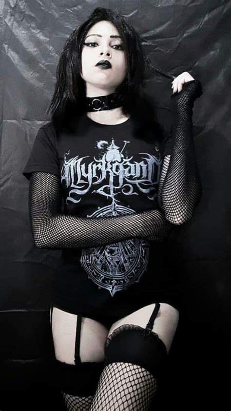 Pin By Ameen On Gothica Hot Goth Girls Black Metal Girl Rocker Girl