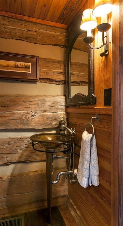 Visible brush strokes and paint drips in earthy toned colours are a focal point, rather than a mistake. Rustikales Badezimmer: 55 Ideen und Dekorationsdesigns zum ...