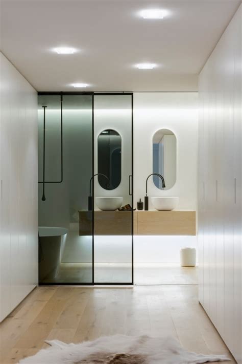 Get small bathroom design ideas that will make a big splash in even the tiniest spaces. Ultra modern small bathroom design by Minosa