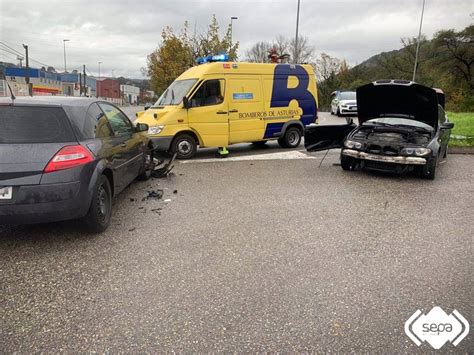 Herida Una Mujer En Una Colisi N Entre Dos Turismos En El Pol Gono De