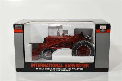 116 International Harvester Farmall 400 Tractor With 33a Loader