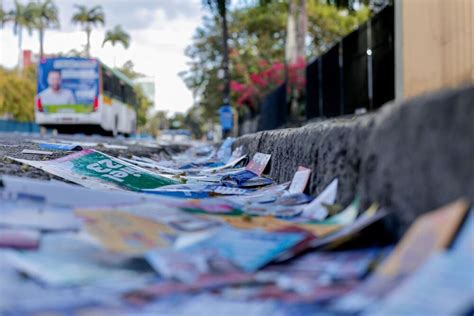 Ruas Do Recife E Da Região Metropolitana Amanhecem Sujas Prática é Considerada Crime Folha Pe