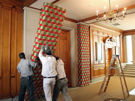 Long gone is the simple idea of just stringing outdoor christmas lights on your bushes, trees, roof, and the windows; Visiting the White House at Christmas