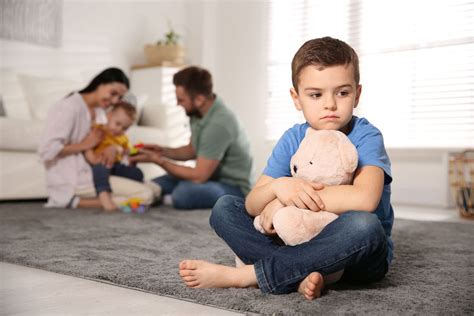 Cuando Nace Un Bebé El Mundo Del Hermano Mayor Se Desmorona Etapa Infantil