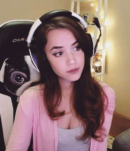 Hottest Female Twitch Streamers Top 24 Streamsentials