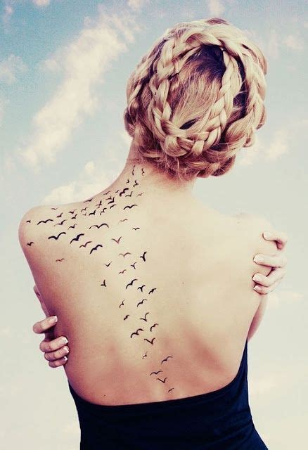When you position your hand correctly, it looks like your own skull! 15 Beautiful Tattoo Designs to Try - Pretty Designs
