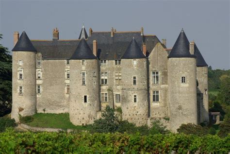 It is first a medieval fortress, built in the 13th century, on a rocky promontory, overlooking the loire valley. chateau de luynes | Chateau