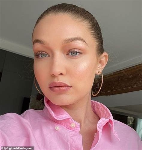 Gigi Hadid Insists She Has Never Had Plastic Surgery Daily Mail Online