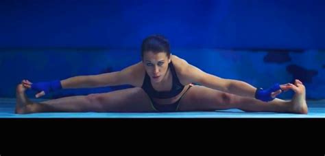 Joanna Jedrzejczyk Doing A Sexy Split In New Samsung Commercial Mmapain